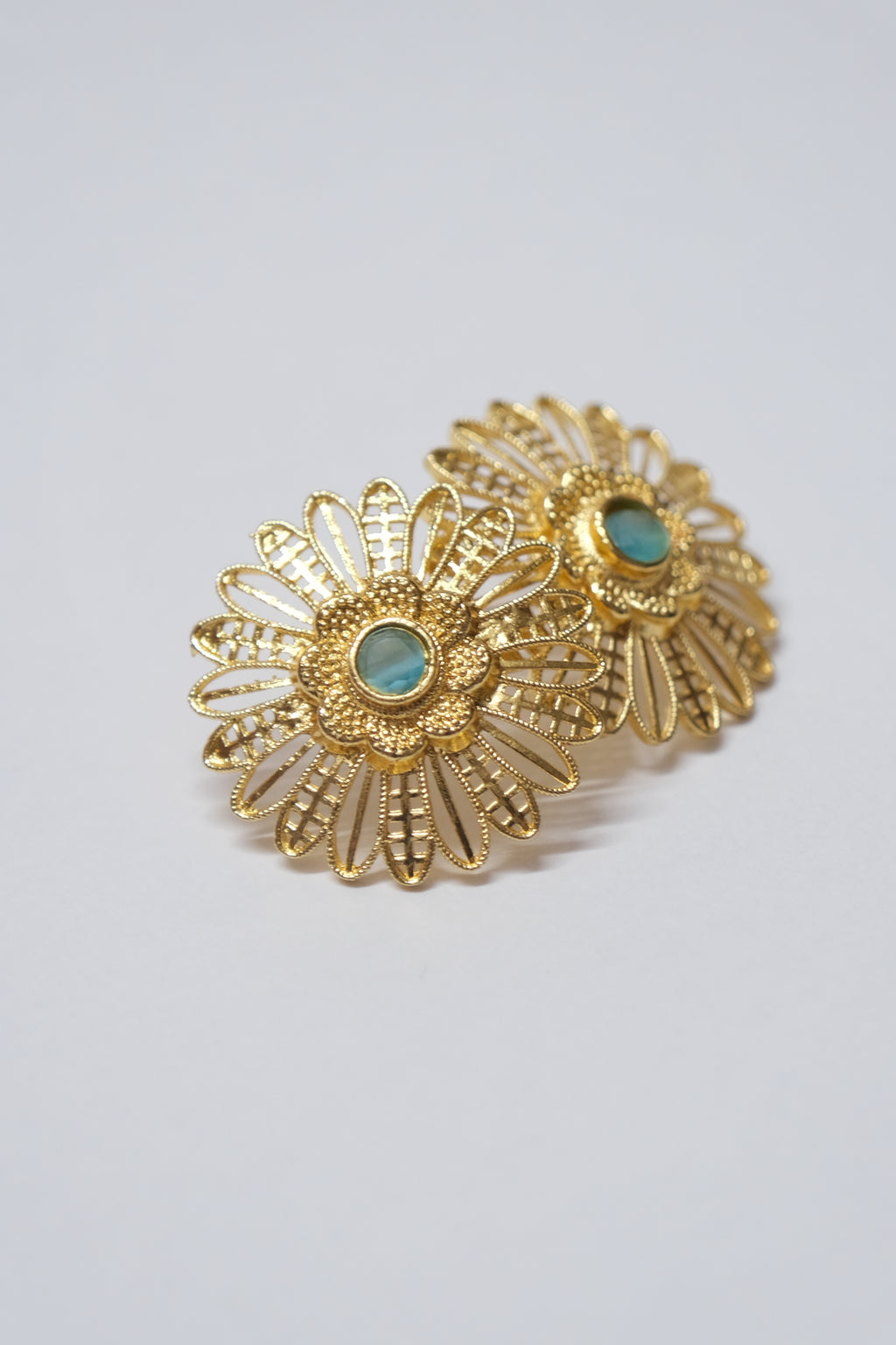 sunflower stud