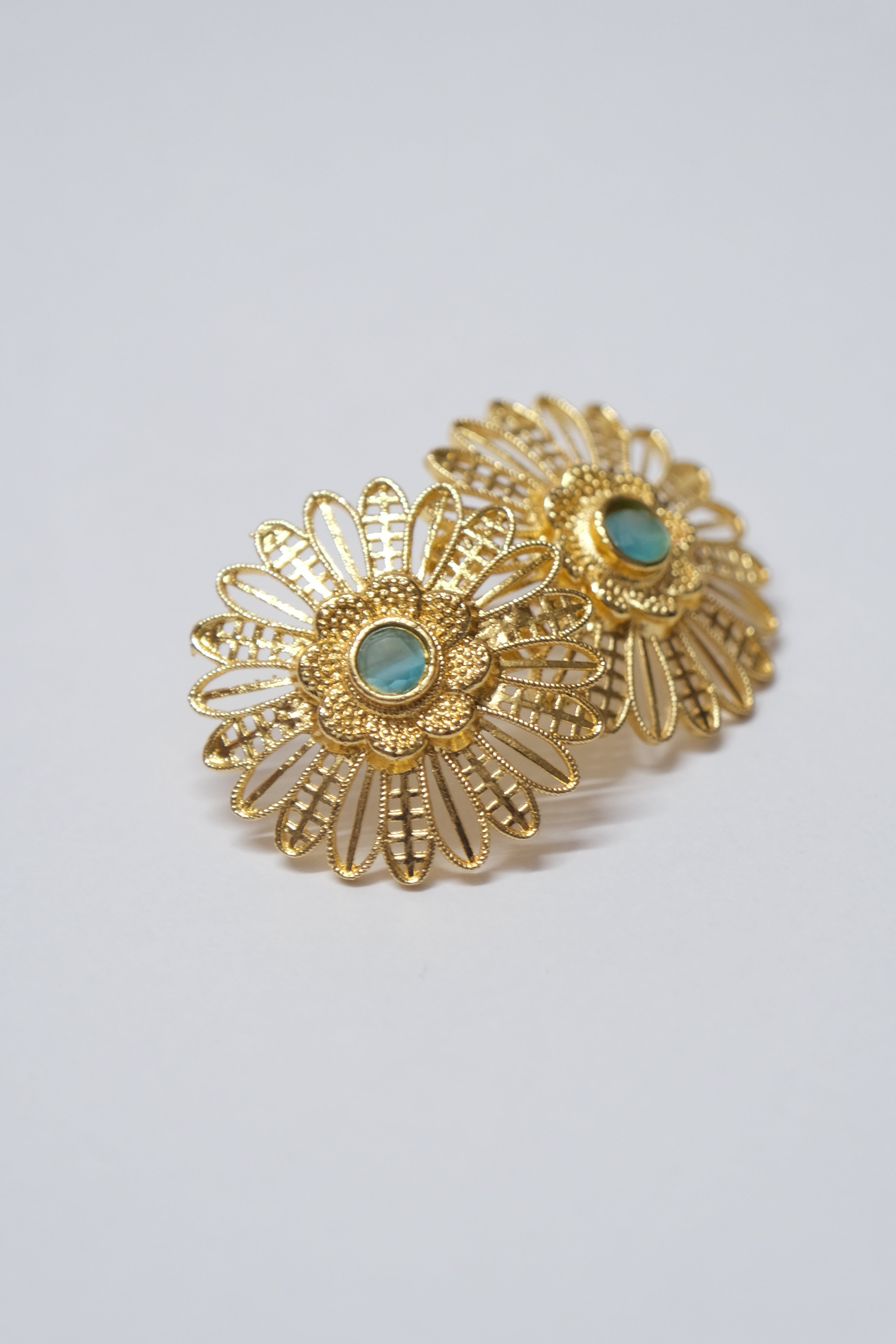 sunflower stud
