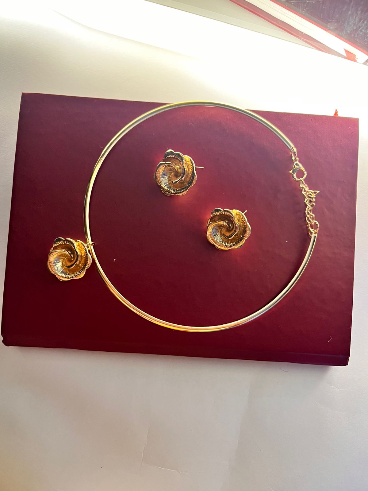 🌹 Manikundala Golden Rose Choker & Earring Set – Sculptural Floral Statement 🌹
